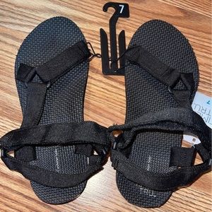 NWT woman’s size 7